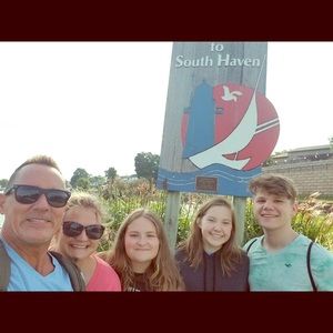 Meet your Posher, Ella